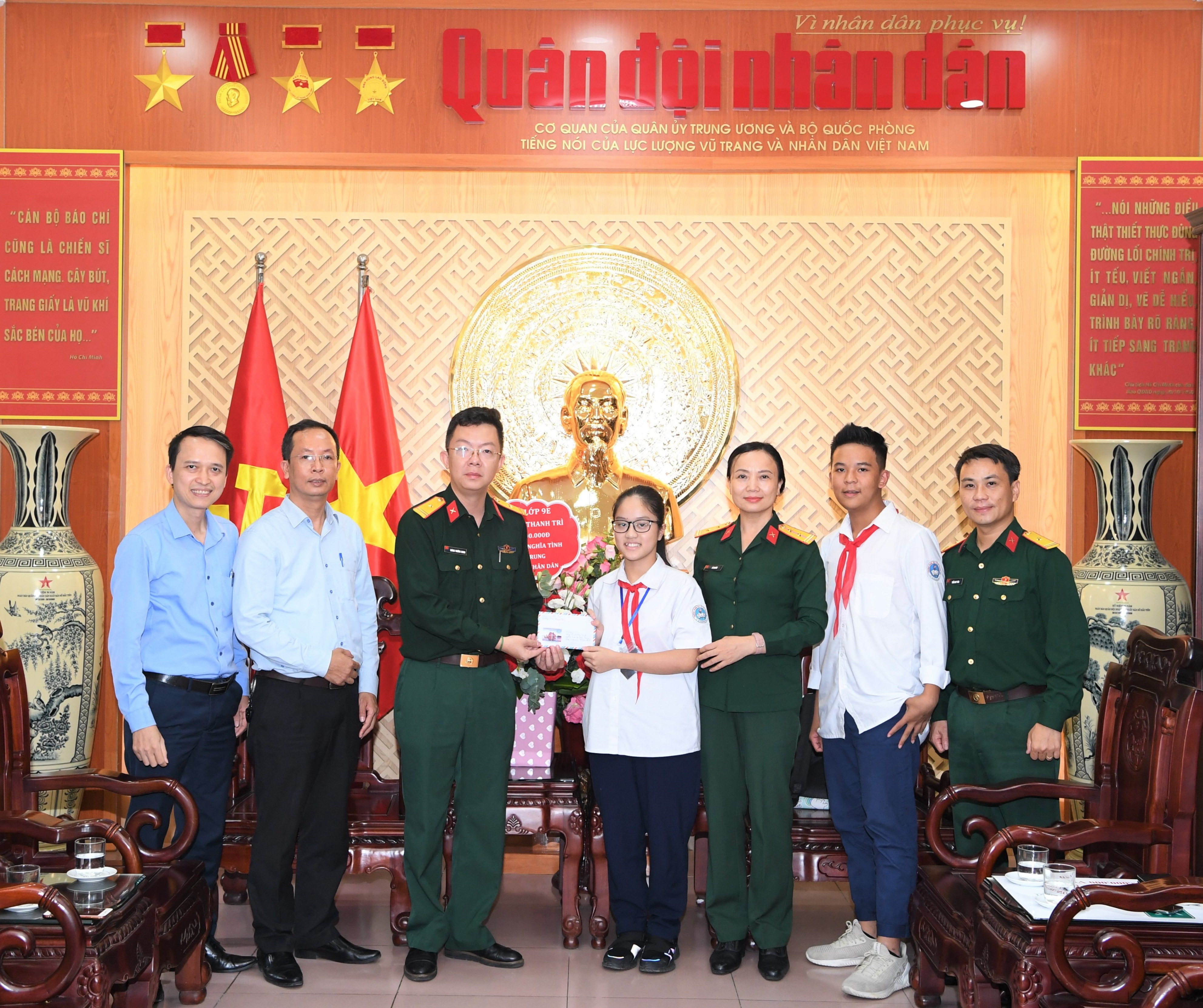 Báo Quân đội nhân dân tiếp tục đón nhận những tấm lòng hảo tâm hướng về miền Trung